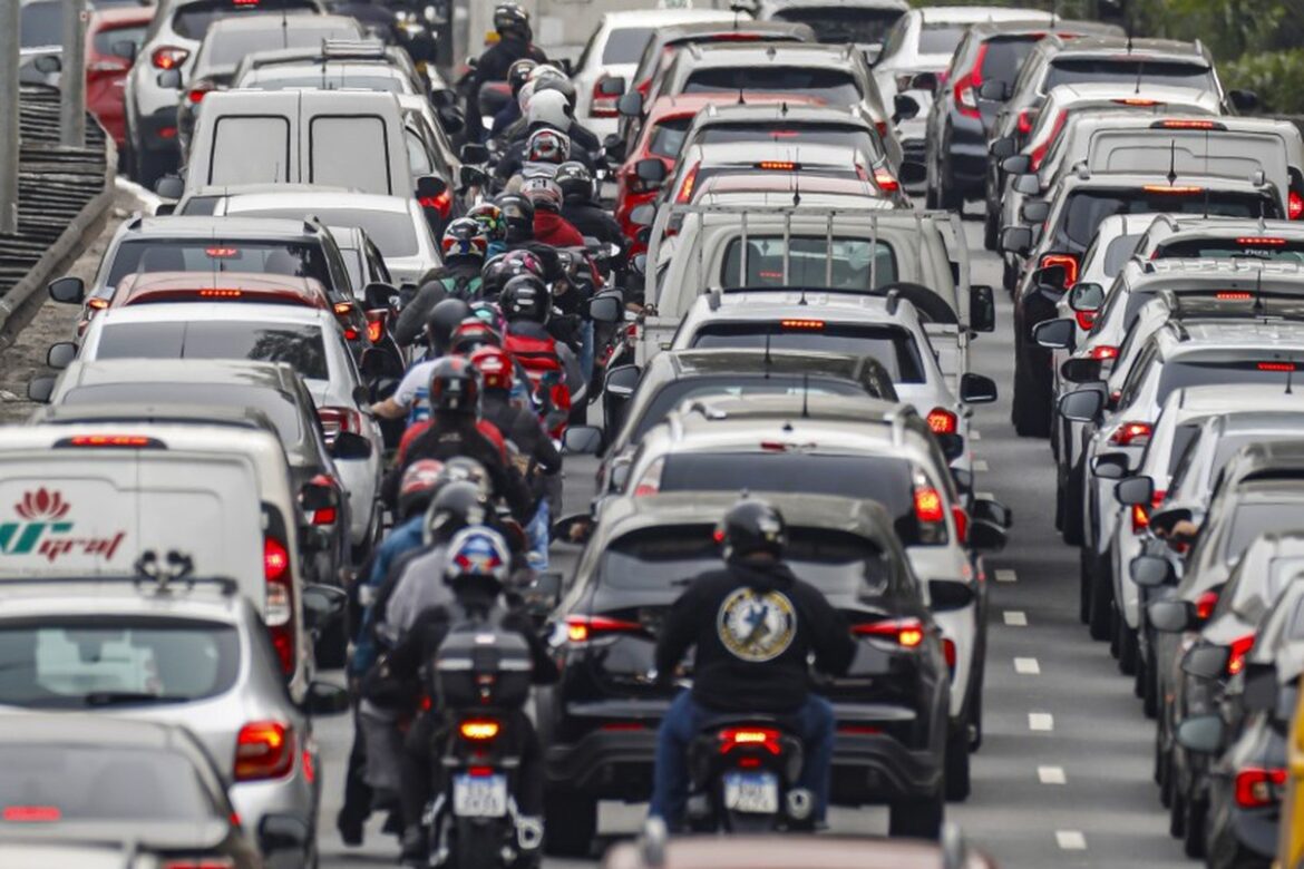 Financiamento de veículos cresce mais de 20% em SP e RJ, impulsionado por motocicletas em 2024