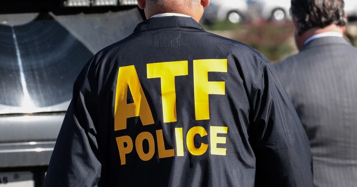 Um grupo de republicanos da Câmara revela a “Lei de Revogação do ATF”.