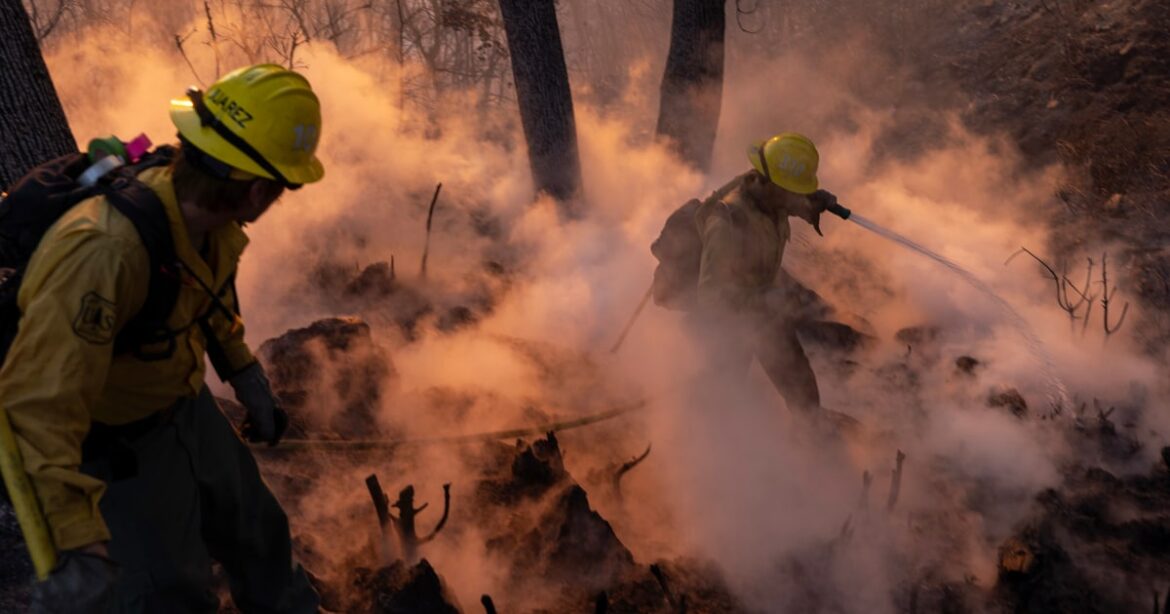 Novas ordens de evacuação à medida que o fogo em Palisades se expande