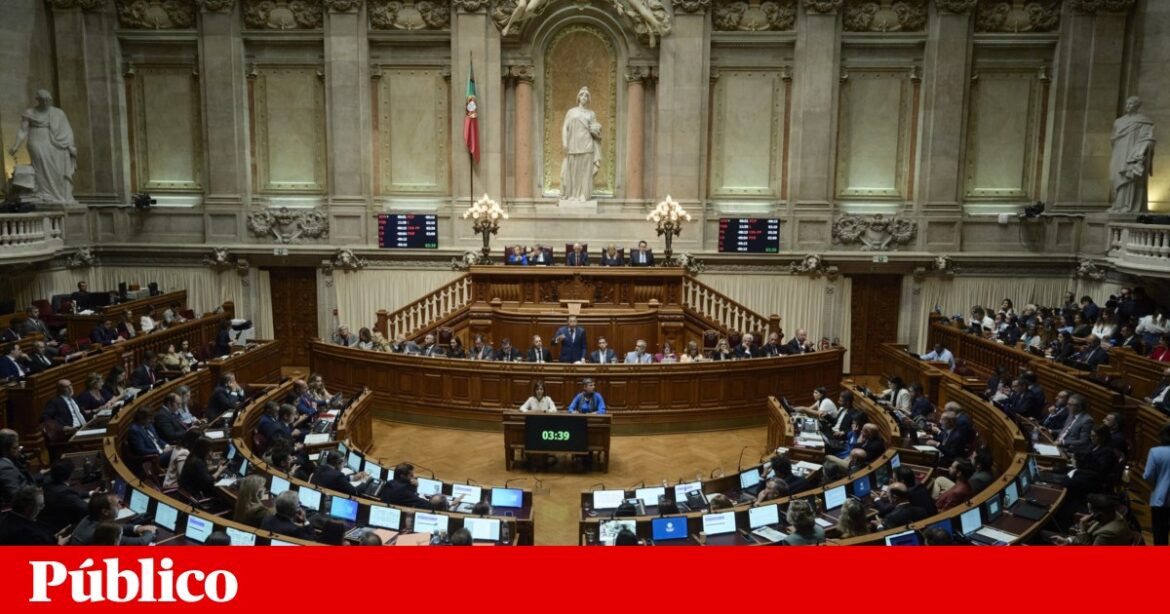 Desde abril, 11 representantes como acusados ​​e 33 testemunhas levantaram imunidade como a manifestação da república