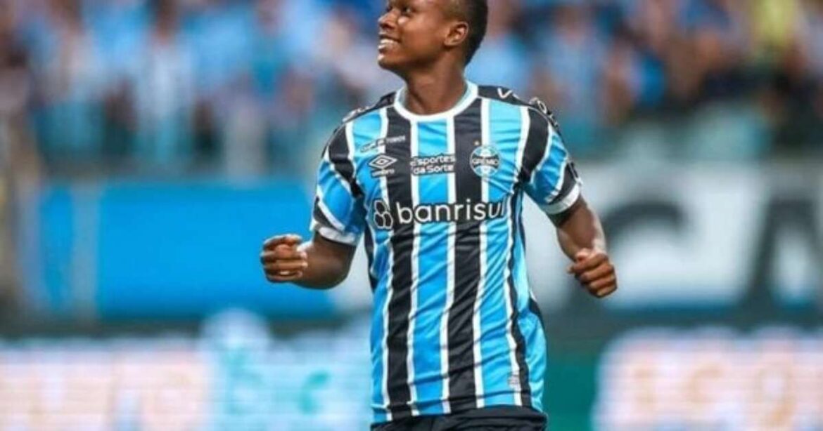 Botafogo negocia a contratação de Nathan Fernandes, Grêmio Striker